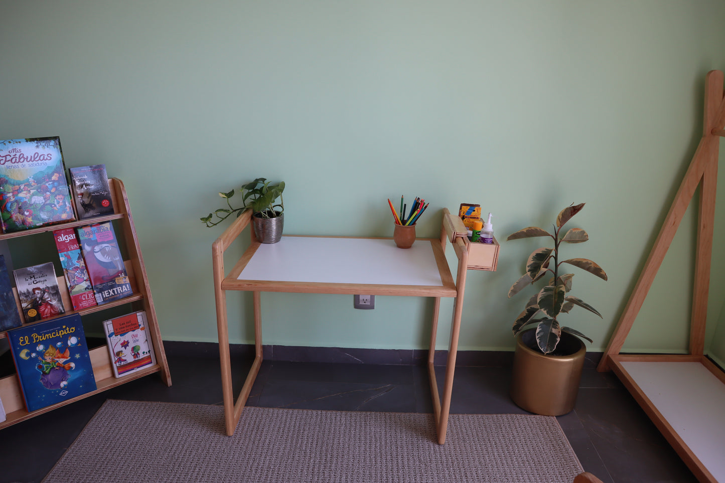 Mesa Montessori de altura ajustable