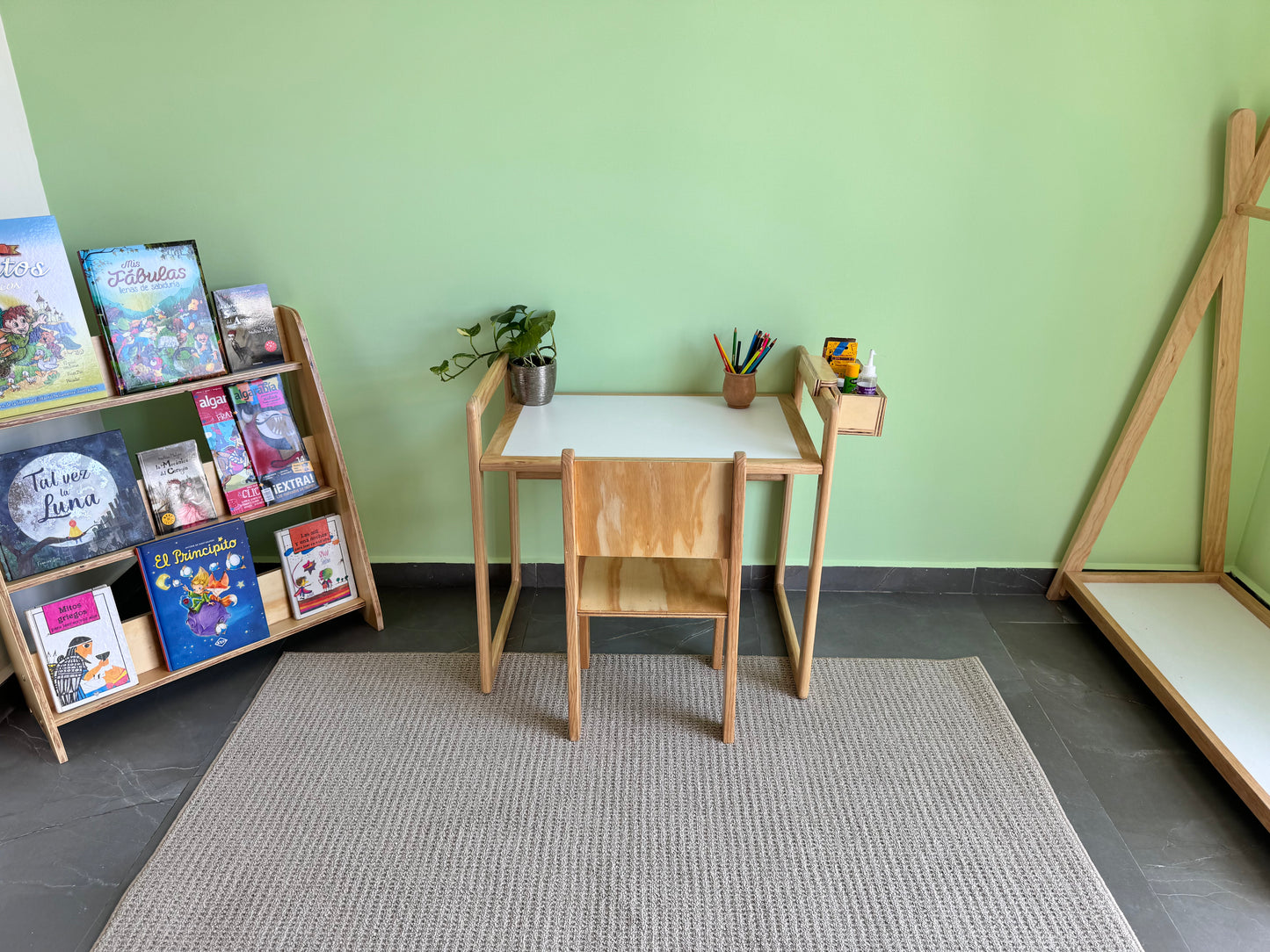 Paquete Mesa y silla Montessori